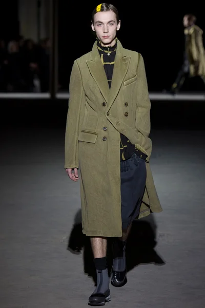 Look 29
